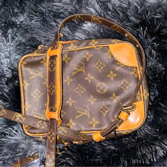 Louis Vuitton Danube Monogram Canvas MM Handbag - Picture 2 of 11